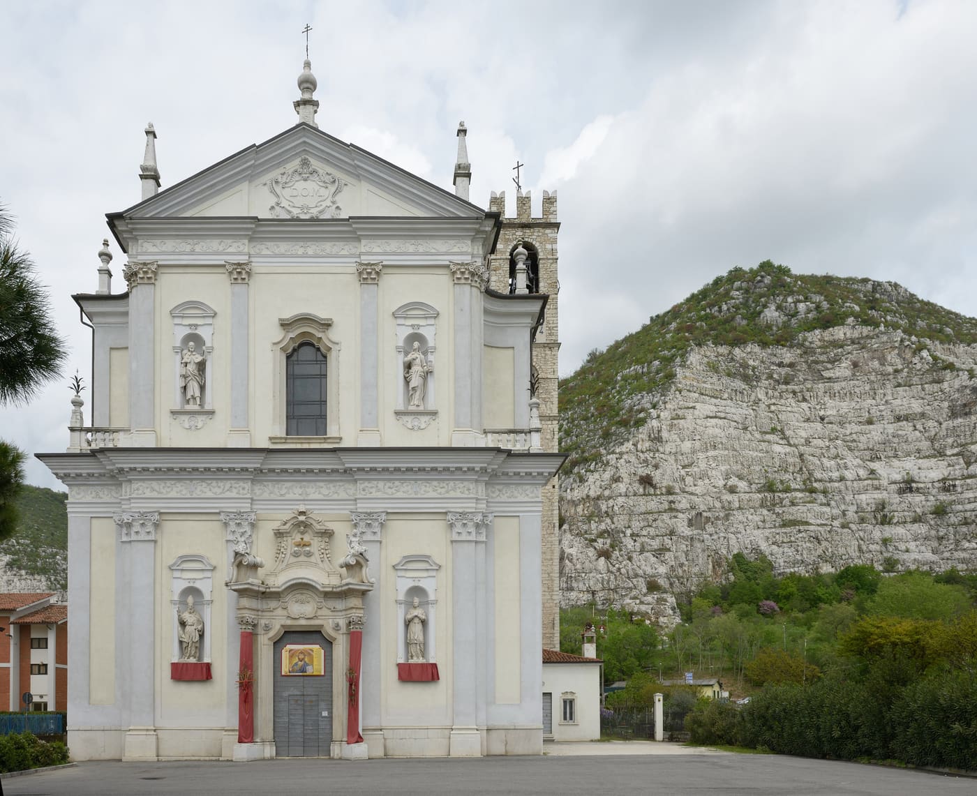 Santi Pietro e Paolo Church
