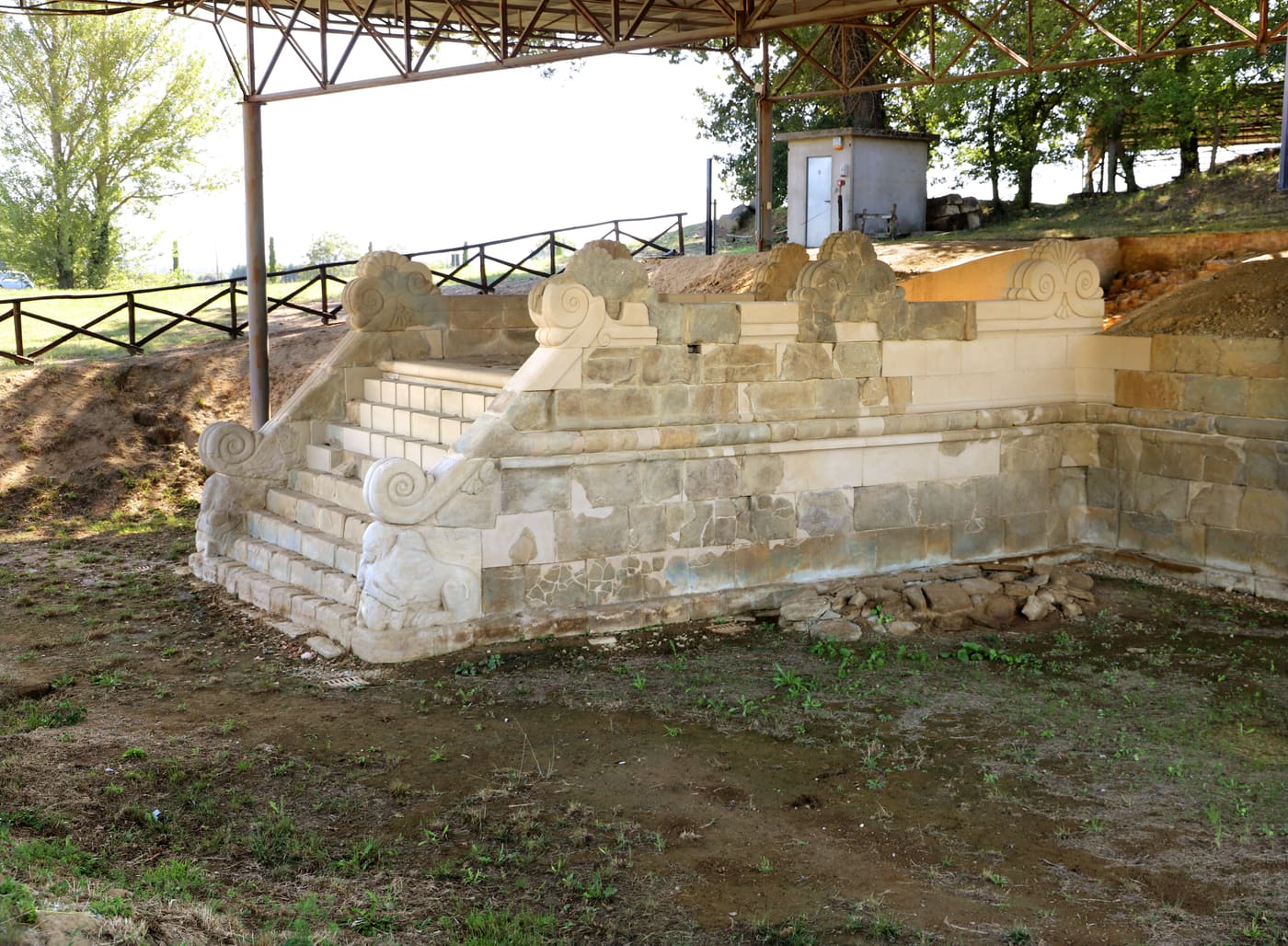 Sodo archaeologic area and Camucia's tomb