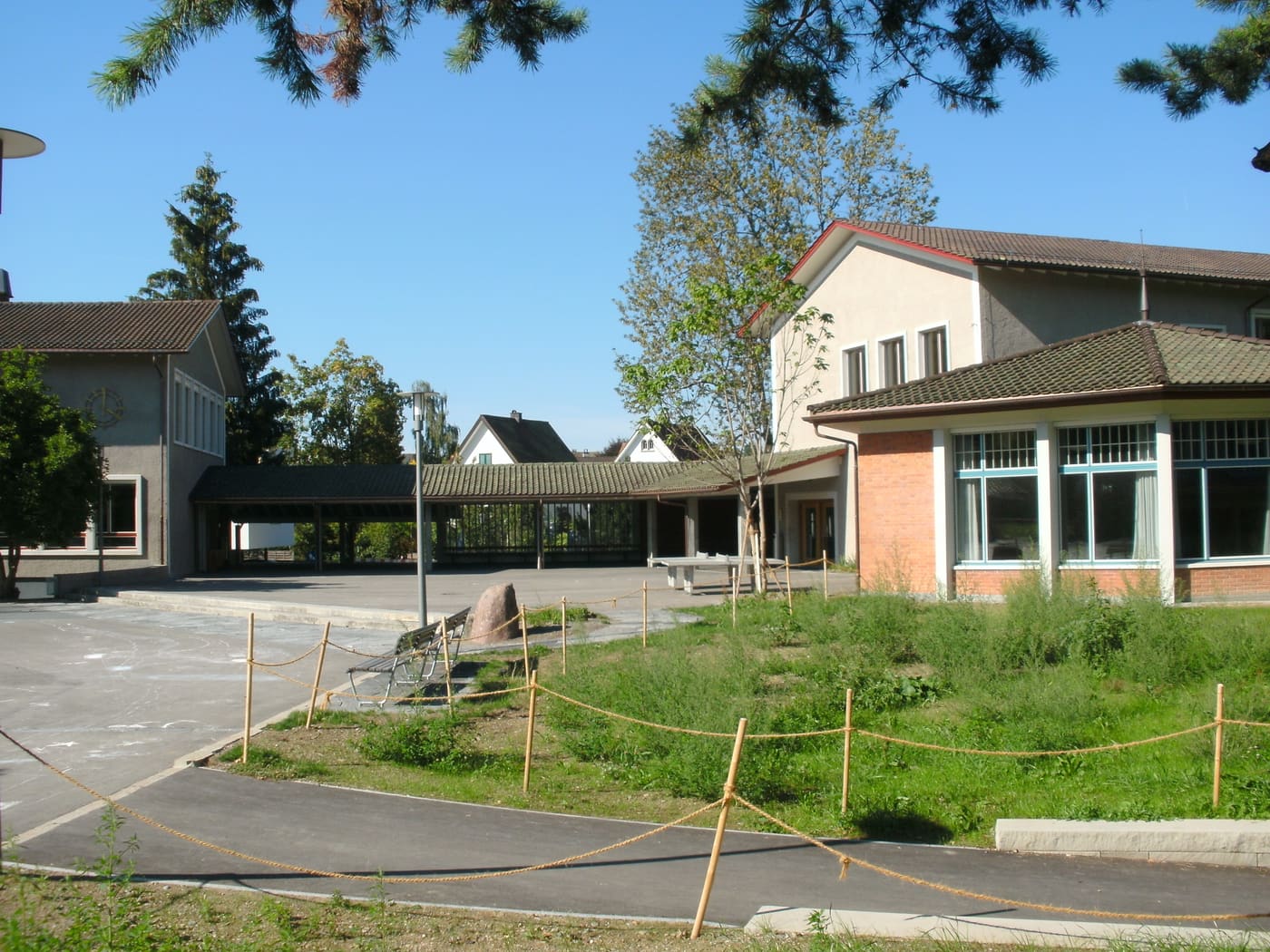 Brunnenmoos school house