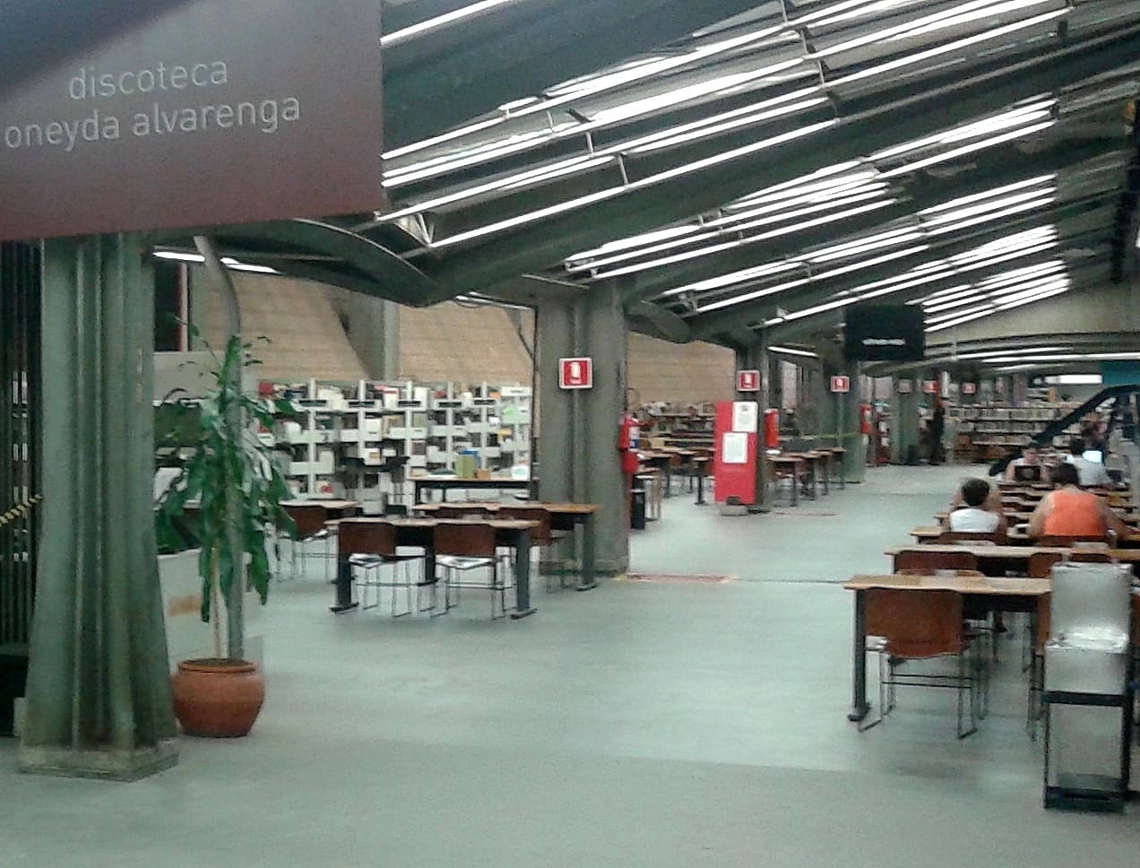 Discoteca Oneyda Alvarenga
