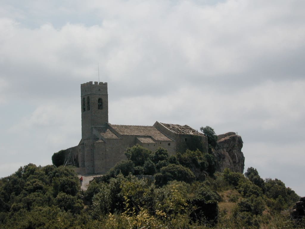 Iglesia y muralla del Tozal del Muro