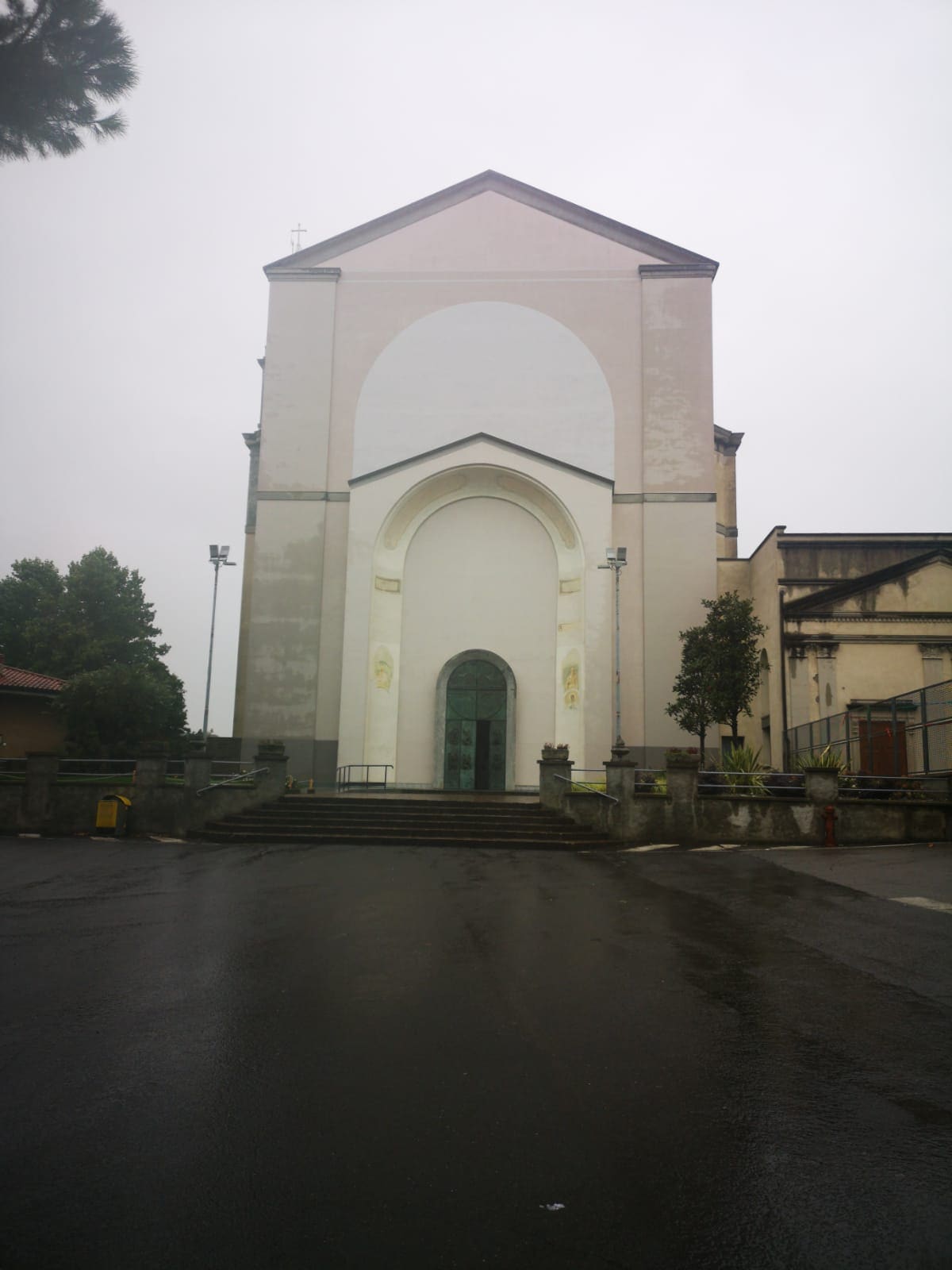 Santi Pietro e Paolo Church