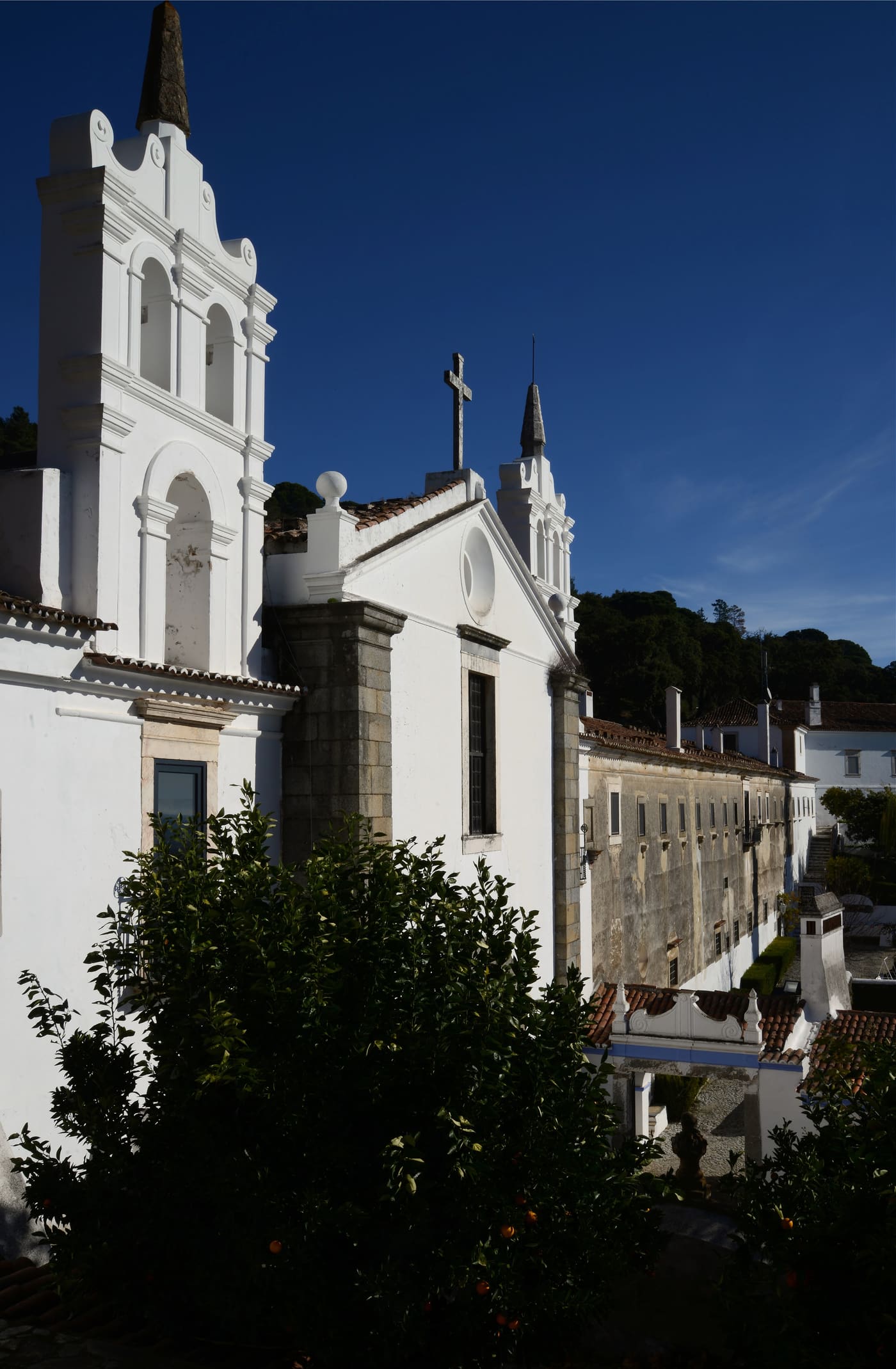 Convento de São Paulo, sito na serra de Ossa, incluindo azulejos setecentistas que revestem o seu interior, o retábulo fingido da capela-mor, os 2 fontanários em mármore, uma fonte decorativa e os jardins circundantes