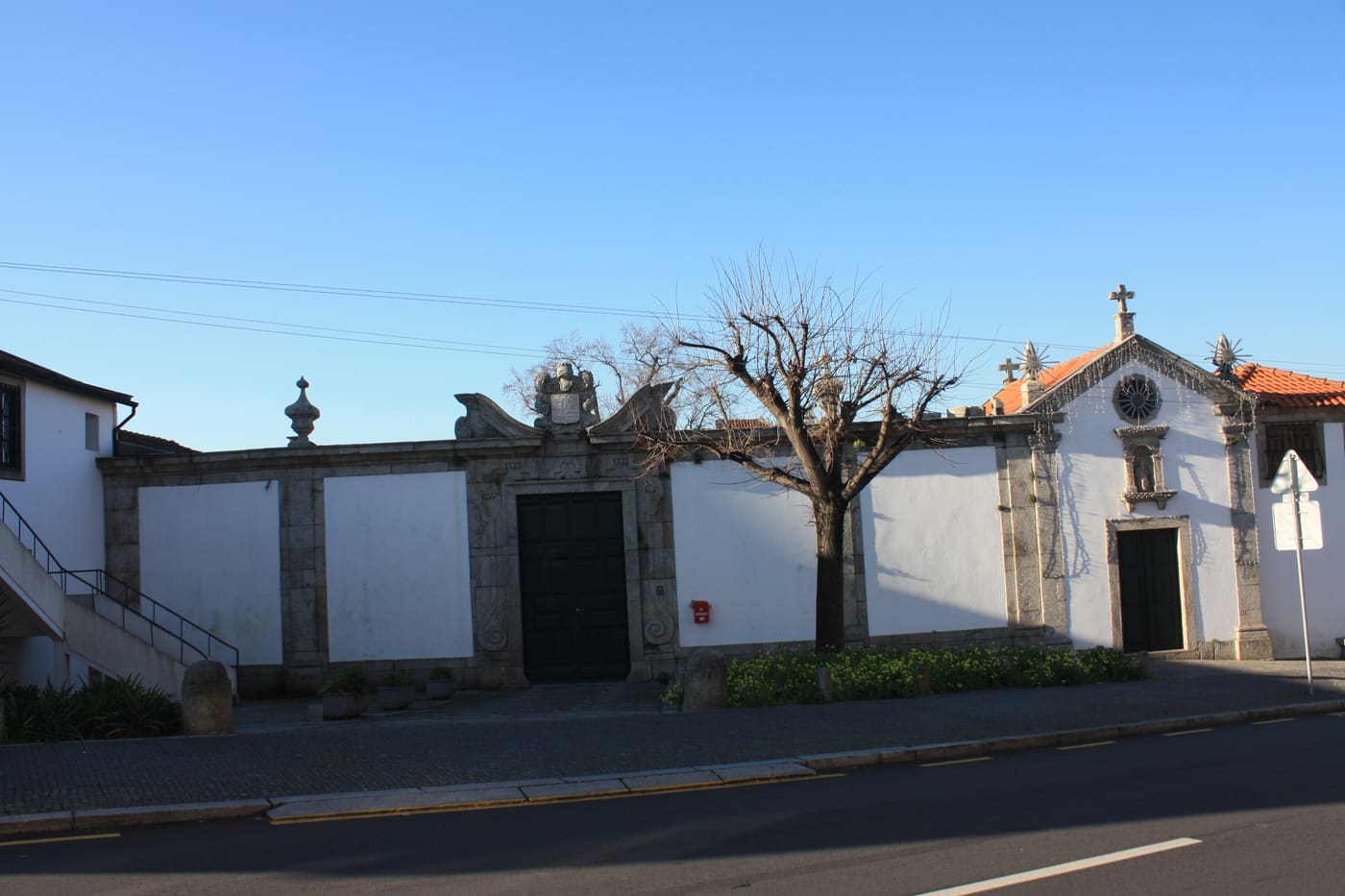 Conjunto formado pela casa, capela, jardins e portais da Quinta da Bouça-Cova, ou dos Capuchinhos