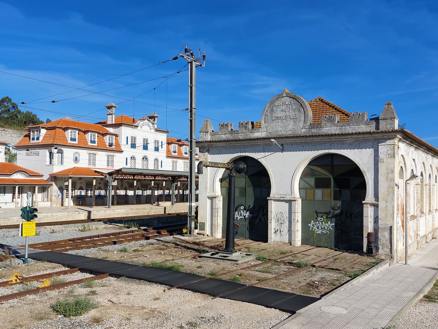 Estação ferroviária e edifício da Cocheira de Carruagens, atuais instalações do Núcleo Museológico de Santarém do Museu Nacional Ferroviário