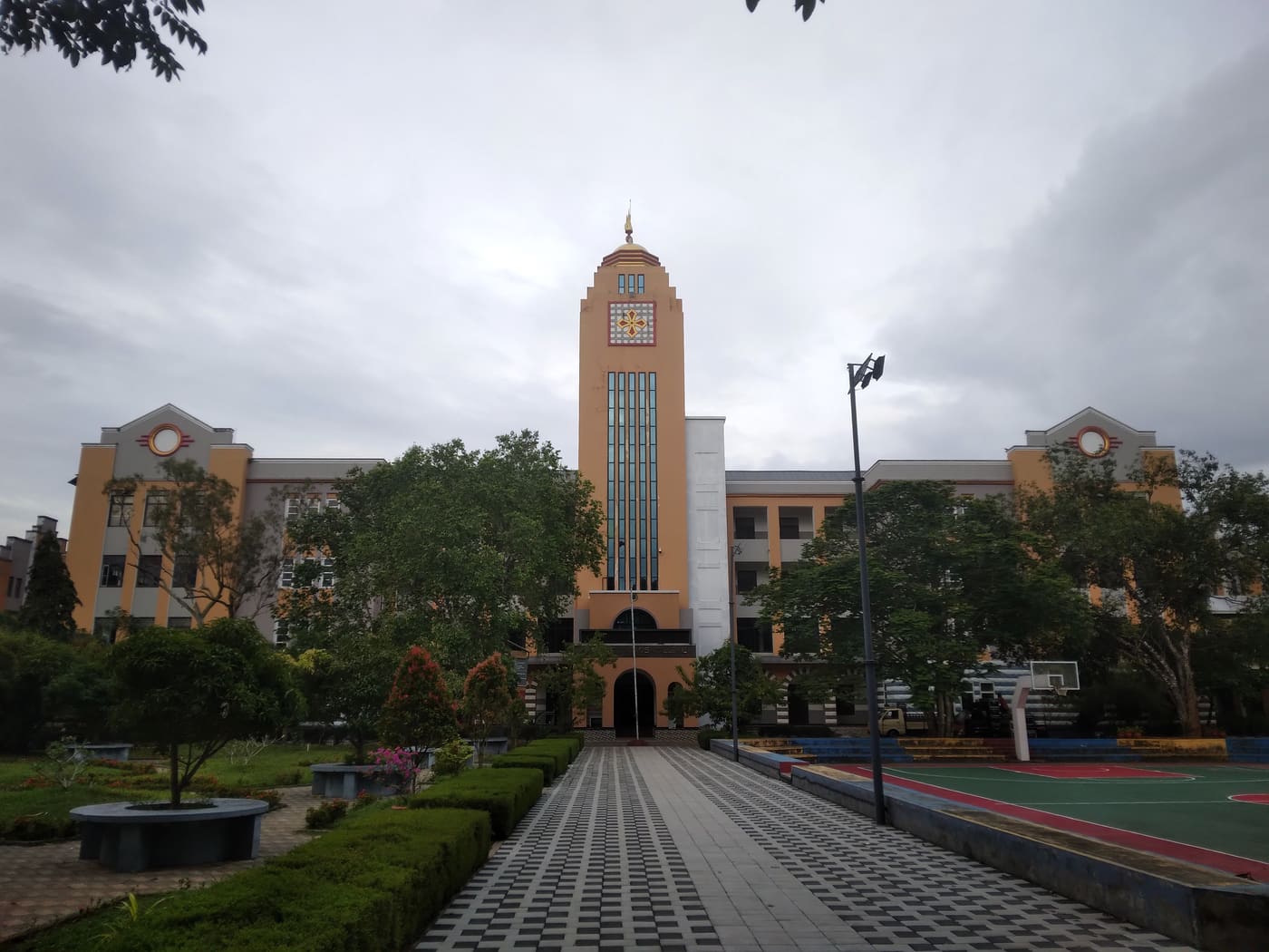 Mar Ivanios College