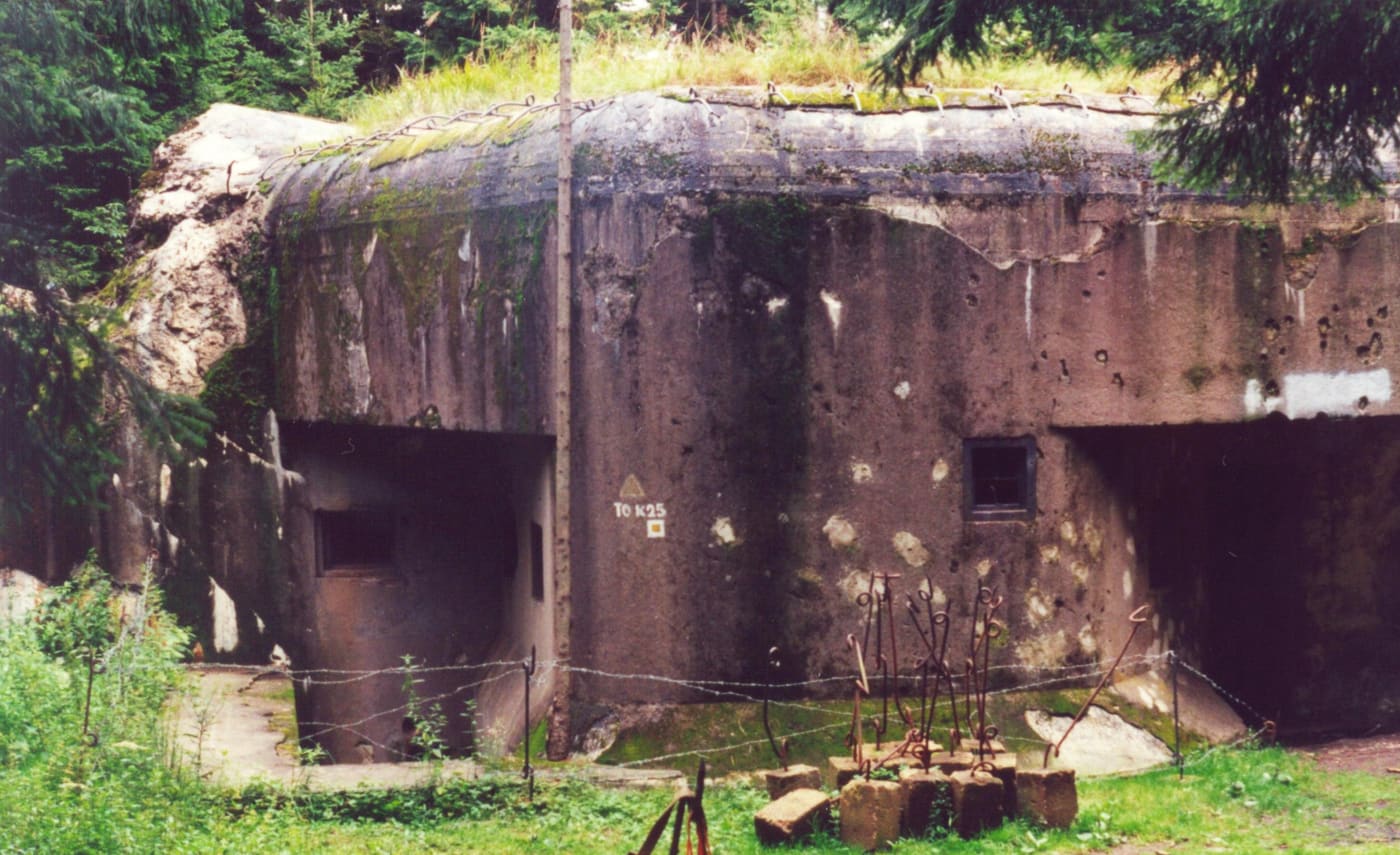 K-S 25 Na sedle casemate