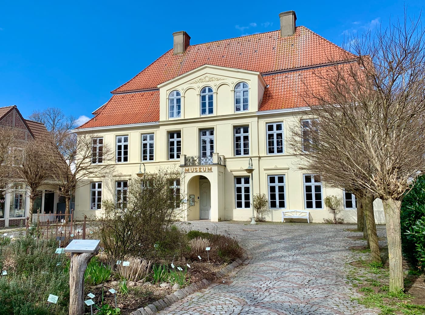Museum des Kreises Plön mit norddeutscher Glassammlung