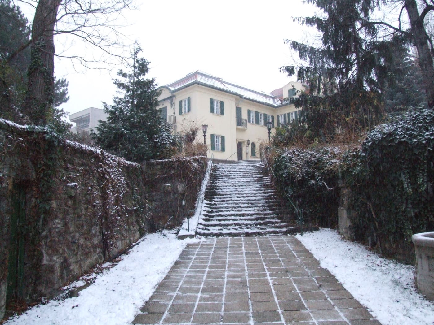 Gizi Bajor Actors' Museum