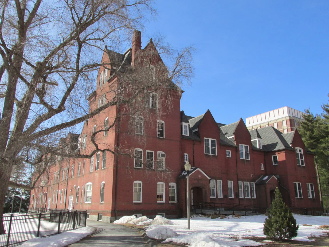 University of Massachusetts Amherst College of Humanities and Fine Arts